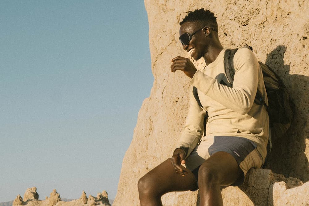 refugio_tortoise_grey_with_blackMirror Close up of Ombraz refugio armless rope sunglasses