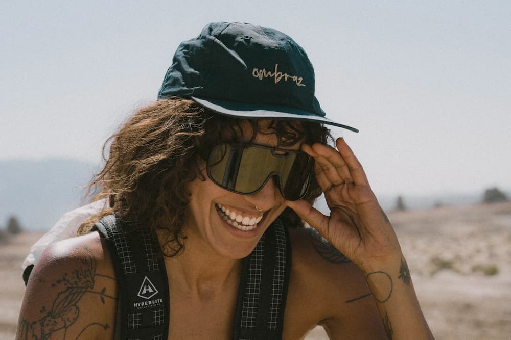 refugio_tortoise_grey_with_blackMirror Close up of Ombraz refugio armless rope sunglasses
