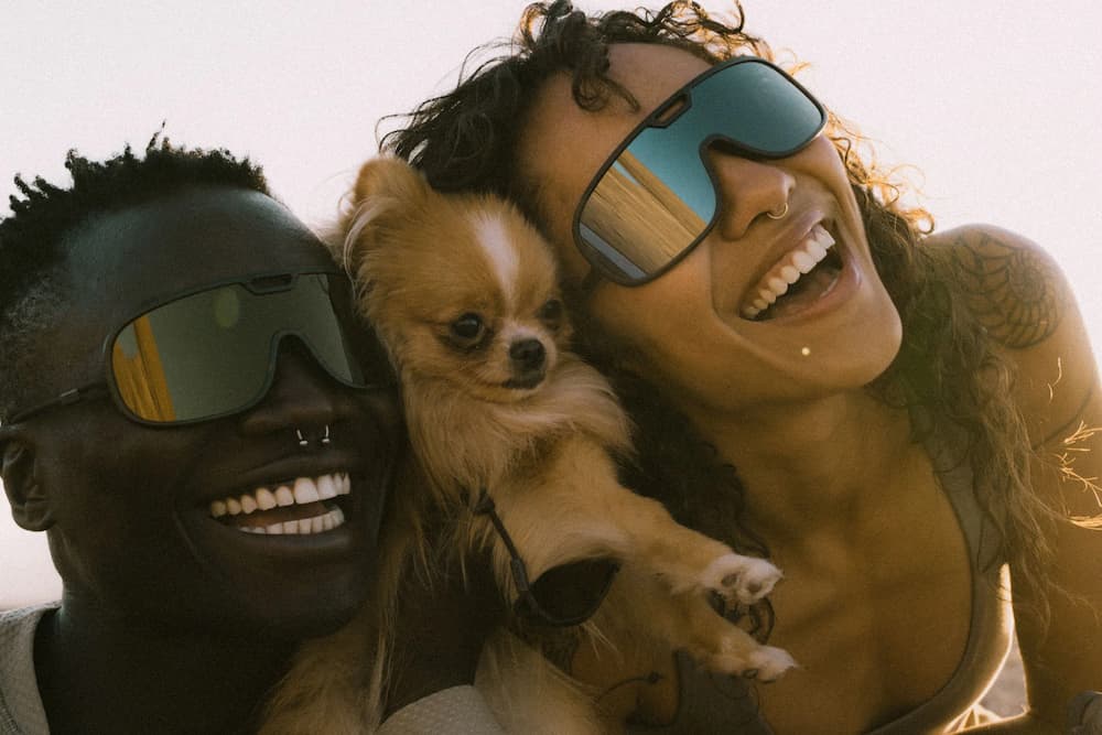 refugio_tortoise_brown_with_bronzeflashMirror Close up of Ombraz refugio armless rope sunglasses