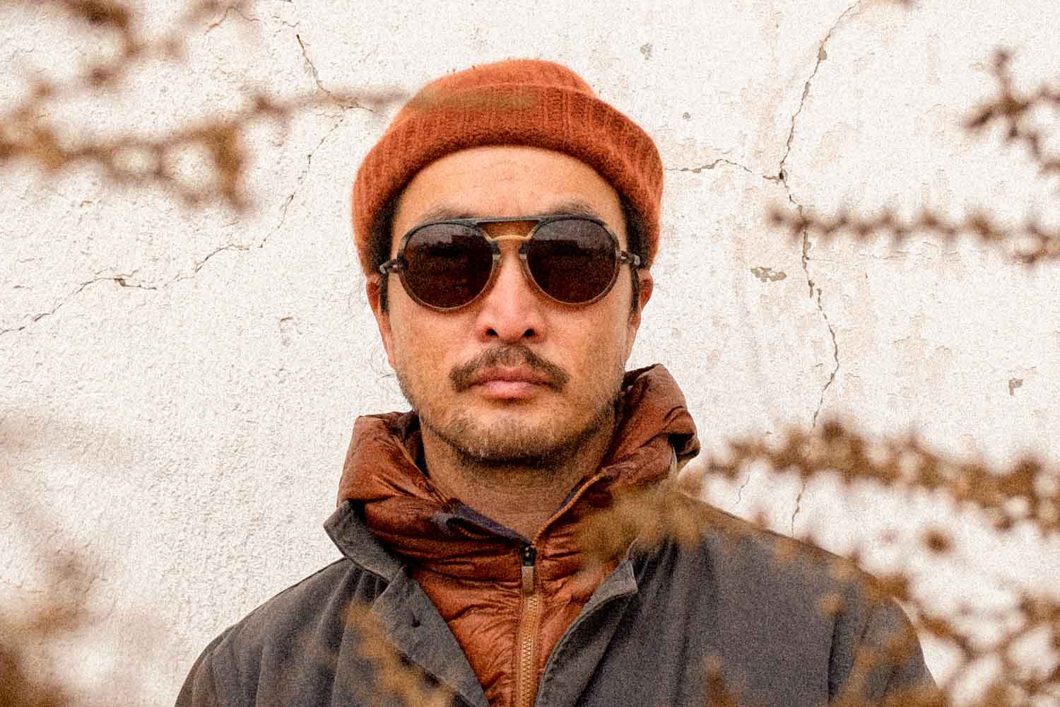 dolomite_slate_brown Man wearing Ombraz dolomite unisex sunglasses without arms under a beanie