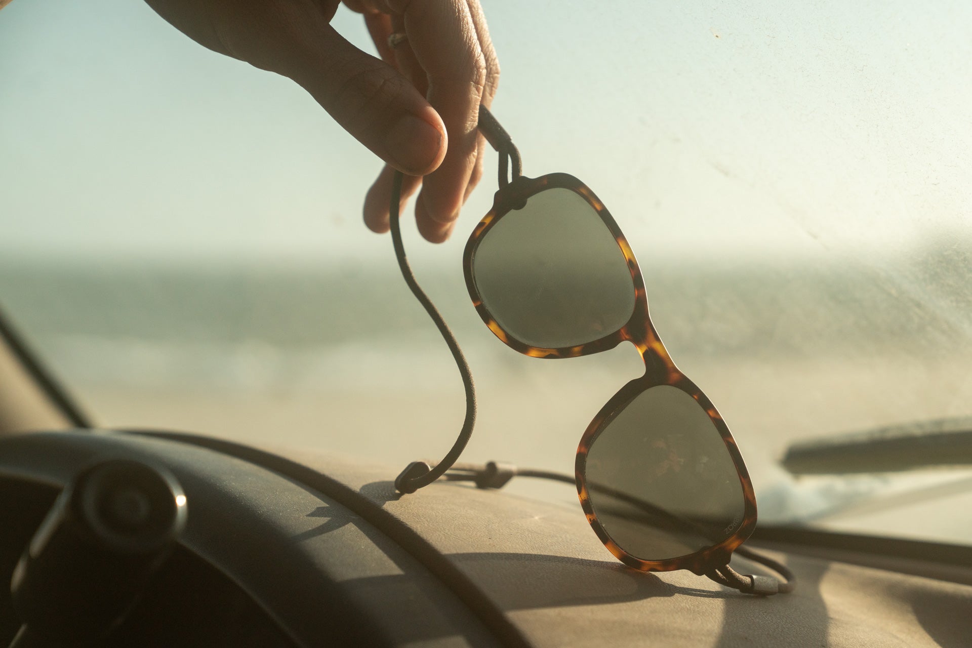 TETON_TORTOISE_GREY Ombraz teton armless string sunglasses in the car